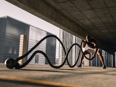 荷兰国家足球队新一代球员在比赛中组织进攻